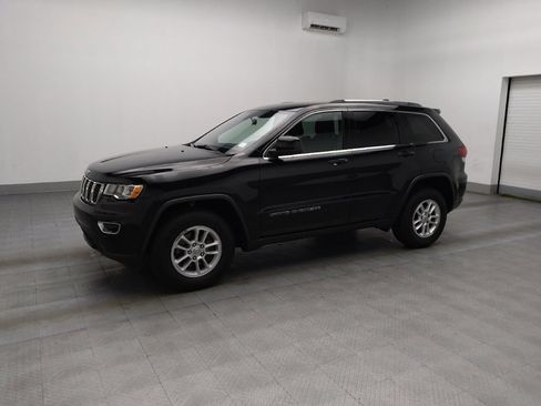 Used 2020 Jeep Grand Cherokee Laredo image 2