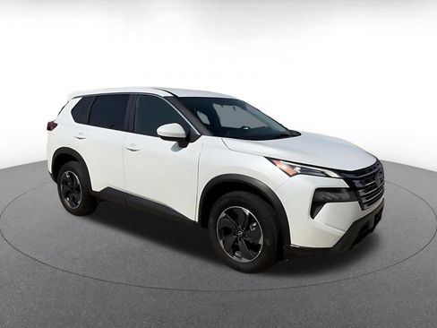 Used 2024 Nissan Rogue SV FWD image 2