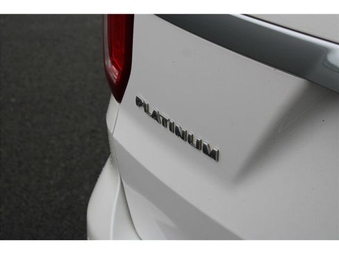 Used 2017 Ford Explorer Platinum image 39