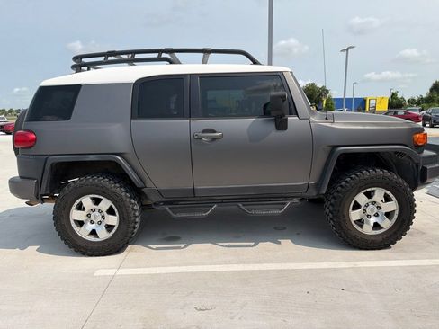 Used 2007 Toyota FJ Cruiser 2WD image 4