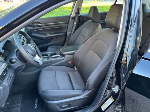 Used 2025 Nissan Altima 2.5 SV FWD image 31