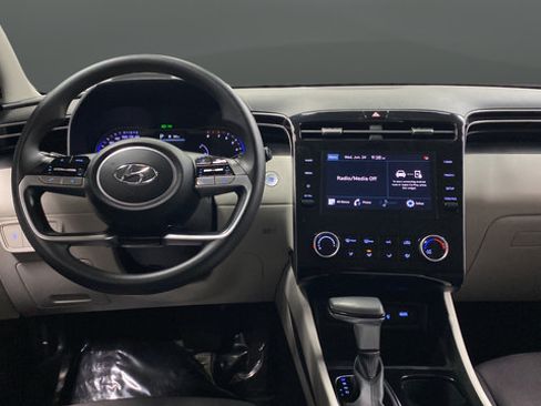 Certified 2023 Hyundai Tucson SEL w/ Winter Package AWD/4WD image 11