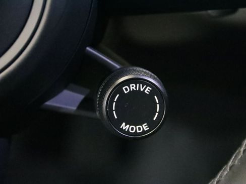 Used 2024 Porsche Cayenne image 16