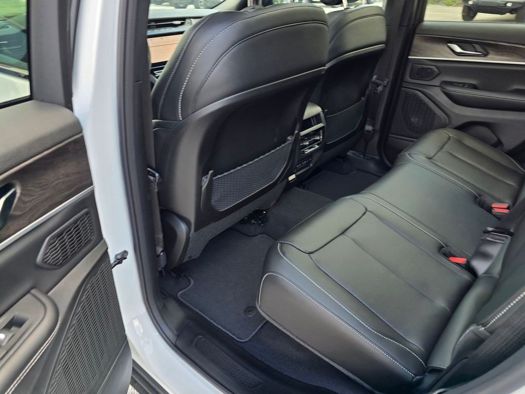 New 2027 Jeep Grand Cherokee Limited w/ Technology Group II AWD/4WD image 32
