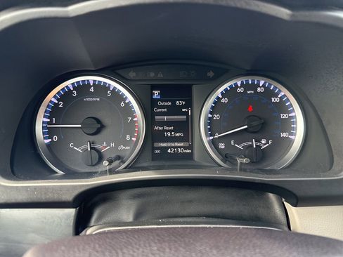 Used 2018 Toyota Highlander Plus AWD/4WD image 12