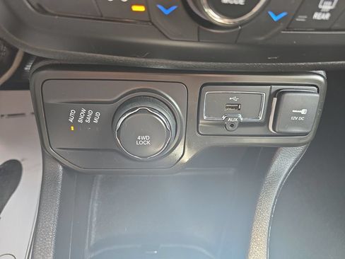 Used 2020 Jeep Renegade Limited w/ UConnect 8.4 Nav Group AWD/4WD image 33
