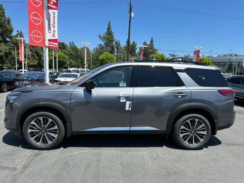 New 2026 Nissan Pathfinder Platinum AWD/4WD image 3
