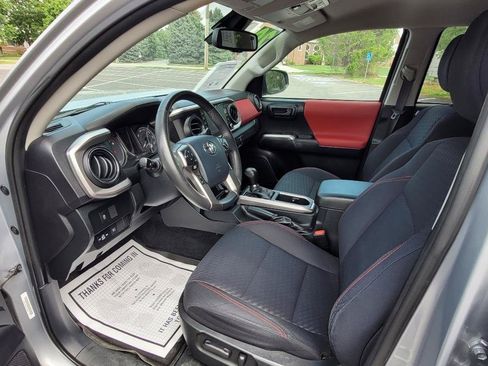 Used 2020 Toyota Tacoma SR5 AWD/4WD image 13
