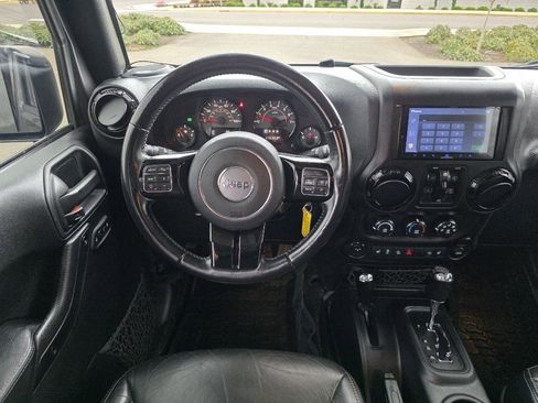 Used 2016 Jeep Wrangler Unlimited Sahara image 12