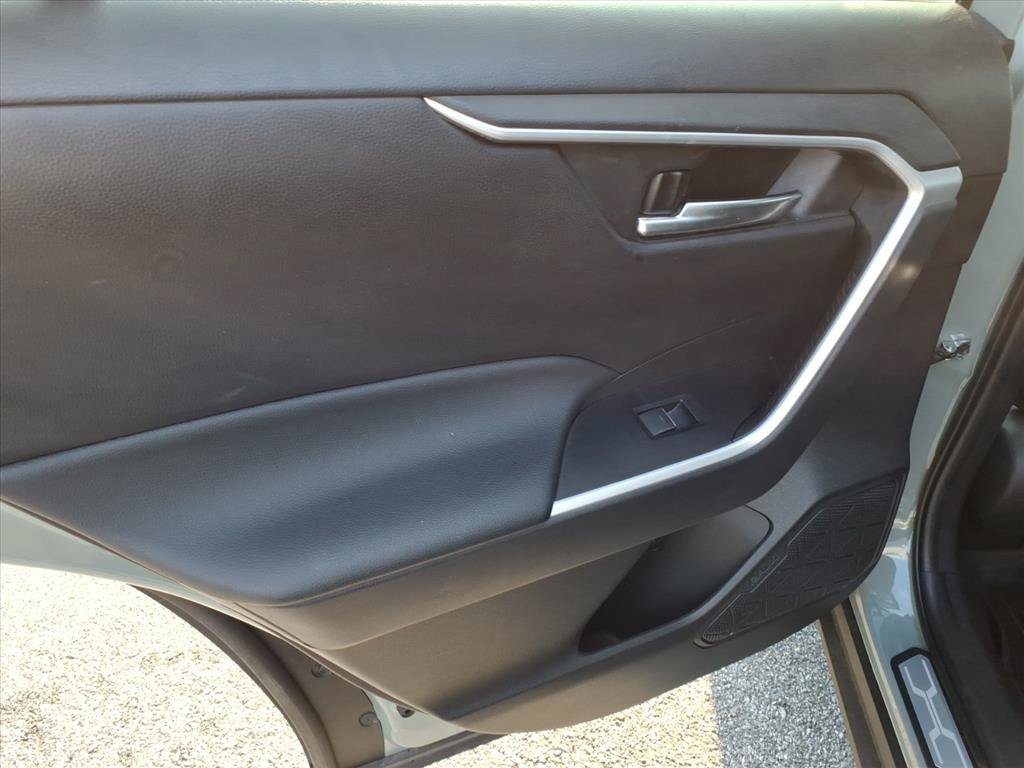 Used 2022 Toyota RAV4 XLE Premium AWD/4WD image 21