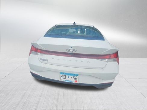 Used 2022 Hyundai Elantra SE FWD image 5