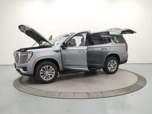 Used 2025 GMC Yukon Denali AWD/4WD image 13