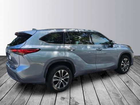 Used 2021 Toyota Highlander XLE FWD image 5