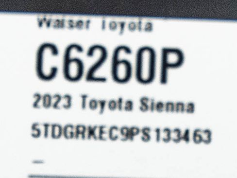 Used 2023 Toyota Sienna XLE FWD image 31