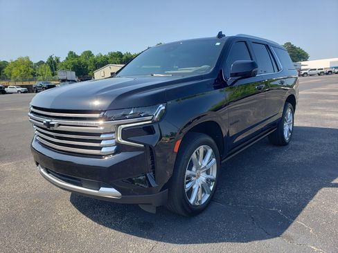 Used 2024 Chevrolet Tahoe High Country RWD image 2