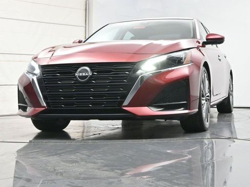 Used 2024 Nissan Altima 2.5 SL FWD image 28