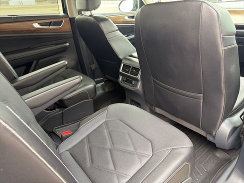 Used 2024 Volkswagen Atlas SE image 21