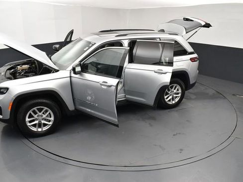 Used 2024 Jeep Grand Cherokee Laredo X w/ Trailer Tow Package image 27