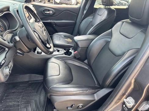 Used 2021 Jeep Cherokee Latitude Plus AWD/4WD image 7