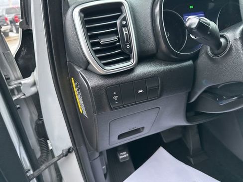 Used 2020 Kia Sportage LX image 25