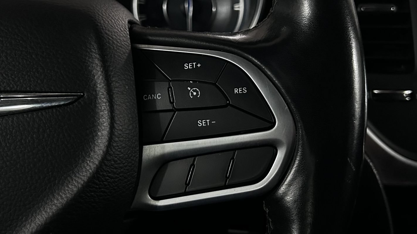 Used 2020 Chrysler 300 Limited AWD/4WD image 11