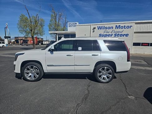 Used 2019 Cadillac Escalade Premium Luxury AWD/4WD image 8