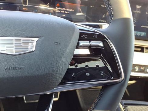 New 2026 Cadillac Optiq Luxury 1 image 35