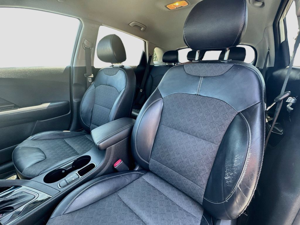 Used 2017 Kia Niro FWD image 22