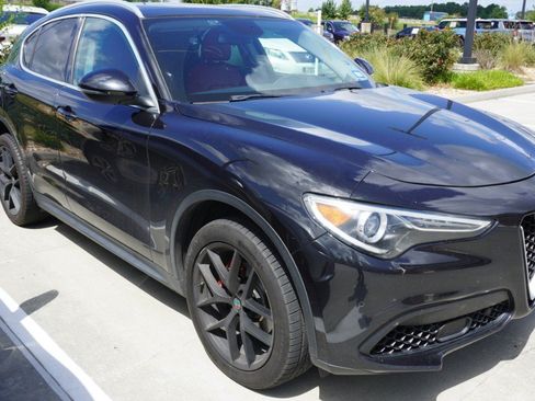 Used 2018 Alfa Romeo Stelvio AWD image 3