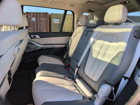 Certified 2024 BMW X7 xDrive40i w/ Executive Package image 31