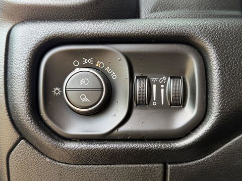 Used 2019 RAM 1500 Big Horn AWD/4WD image 33