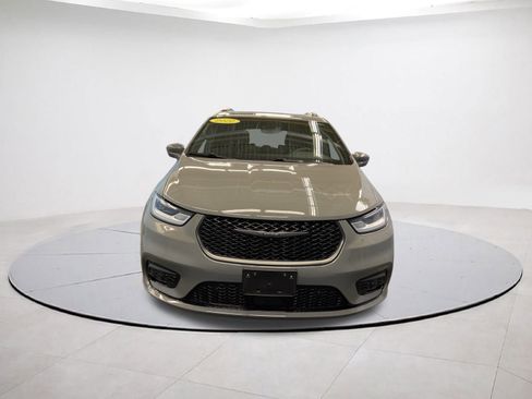 Used 2022 Chrysler Pacifica Limited w/ S Appearance Package image 2