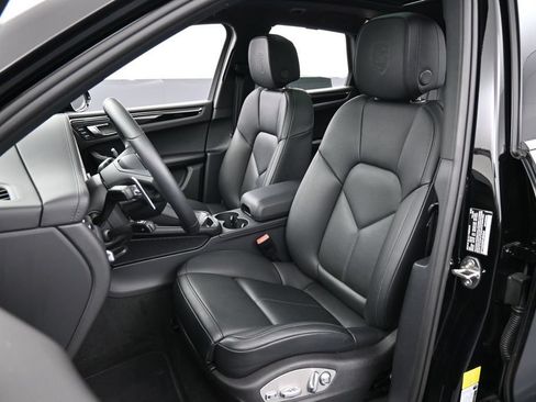 Certified 2026 Porsche Macan AWD/4WD image 5