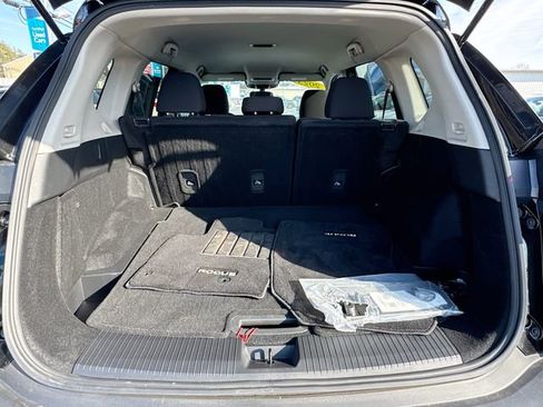 Used 2023 Nissan Rogue S image 24