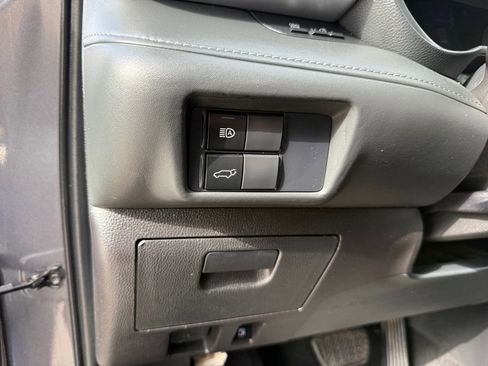 Used 2021 Toyota Highlander LE FWD image 20