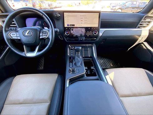 Used 2024 Lexus GX 550 image 16