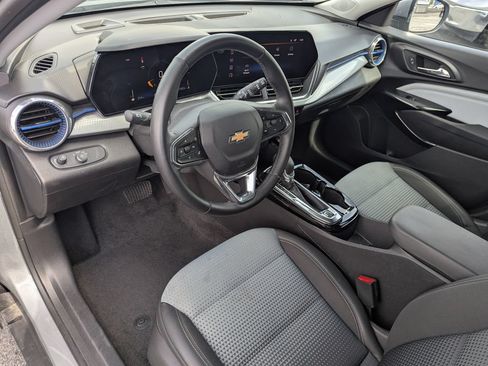 Used 2025 Chevrolet Trax LT w/ Driver Confidence Package FWD image 23