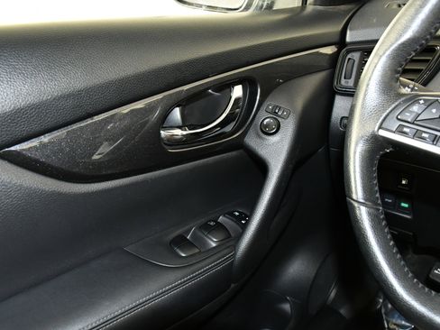 Used 2020 Nissan Rogue S w/ Special Edition Package image 32