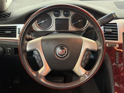 Used 2011 Cadillac Escalade Luxury AWD/4WD image 11