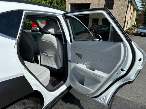 Used 2024 Hyundai Kona Limited AWD/4WD image 15