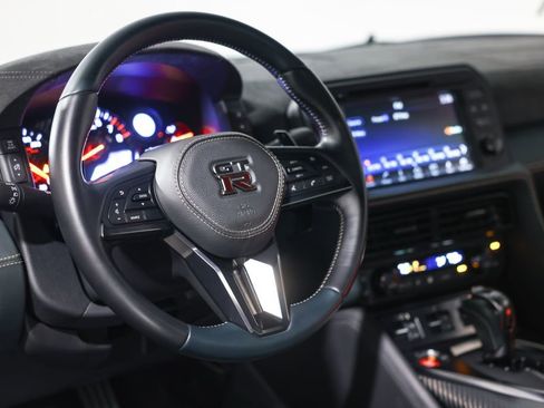 Used 2021 Nissan GT-R Premium image 31