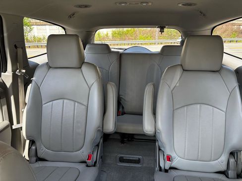 Used 2017 Buick Enclave Leather AWD/4WD image 19