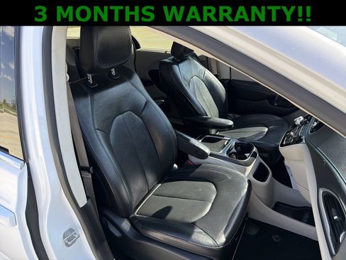Used 2021 Chrysler Pacifica Touring-L FWD image 20