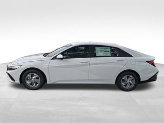 New 2026 Hyundai Elantra SE FWD video 2