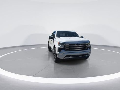 Used 2023 Chevrolet Silverado 1500 High Country w/ High Country Premium Package image 3