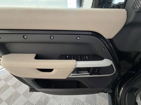 Used 2023 Land Rover Defender 110 S image 15