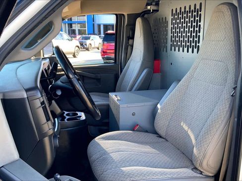 Used 2022 Chevrolet Express 2500 w/ Driver Convenience Package image 6