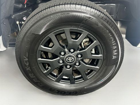Used 2025 Toyota 4Runner SR5 AWD/4WD image 11