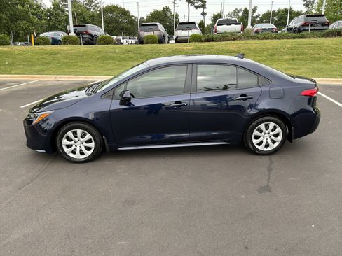 Used 2025 Toyota Corolla LE FWD image 7