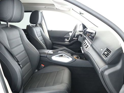 Used 2023 Mercedes-Benz GLS 580 4MATIC image 23